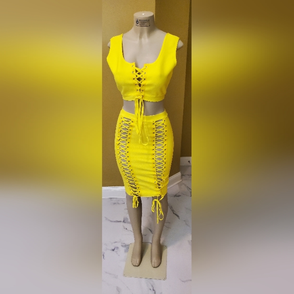 Skirt Set Yellow( NWT)